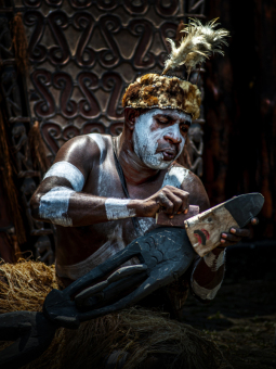 pengrajin patung Papua
