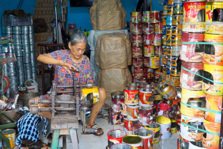 Membuat kompor mainan dari kaleng bekas