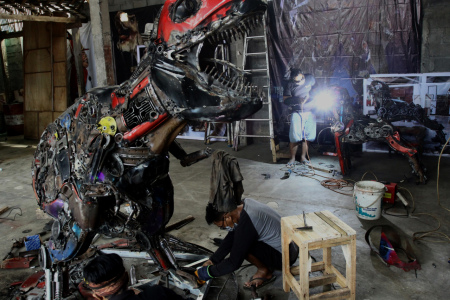 Pembuatan Robot dari Limbah Sepeda Motor Bekas