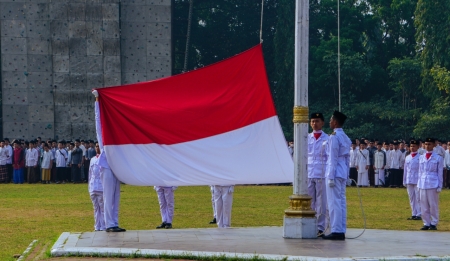 Pengibaran Bendera Merah Putih Pada Hari Santri Nasional