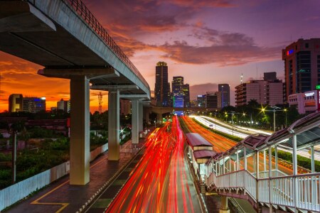Jalur LRT, Sunset & Gedung Perkantoran di Jalan Gatot Subroto Jakarta Selatan