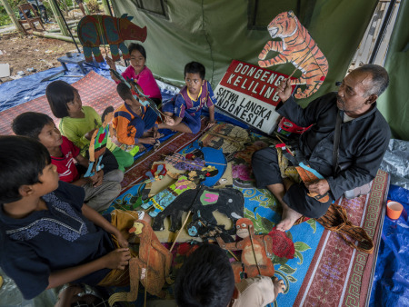 Menghibur Anak-Anak Korban Gempa Cianjur