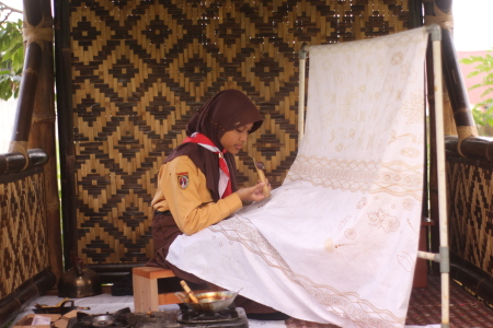 Berlatih Mencanting Batik