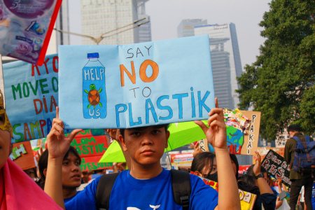 Mari selamatkan bumi dari bahaya plastik